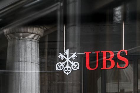 UBS has promoted 177 people to managing director .